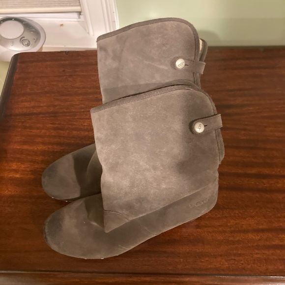 Gray ugg boots size 9. Clog style. Fur lined in great shape. - Picture 6 of 7